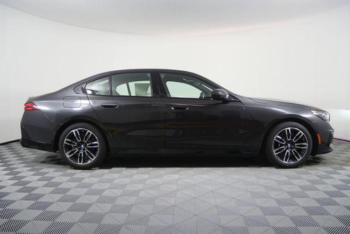 Dark Graphite Metallic 2026 BMW 530 530i