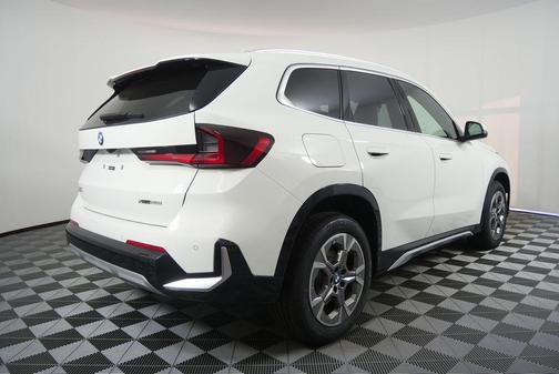 Alpine White 2026 BMW X1 xDrive28i