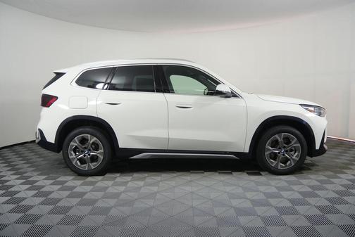 Alpine White 2026 BMW X1 xDrive28i