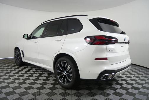 Mineral White Metallic 2026 BMW X5 xDrive40i