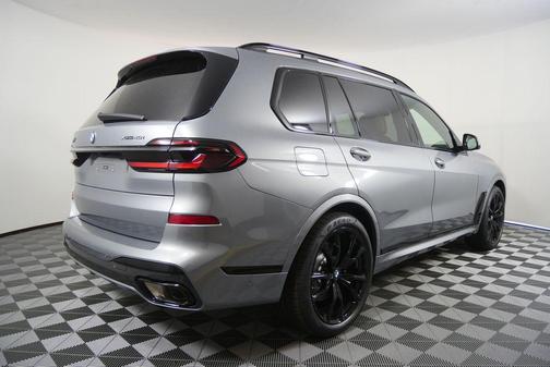 Skyscraper Grey Metallic 2027 BMW X7 xDrive40i