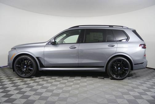 Skyscraper Grey Metallic 2027 BMW X7 xDrive40i