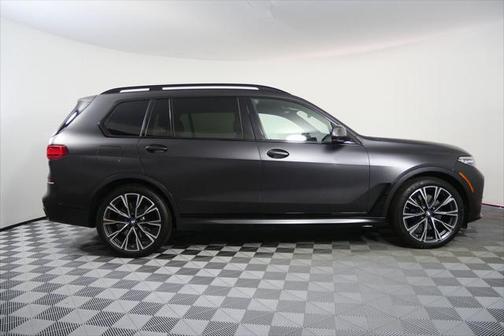 2022 BMW X7 M50i