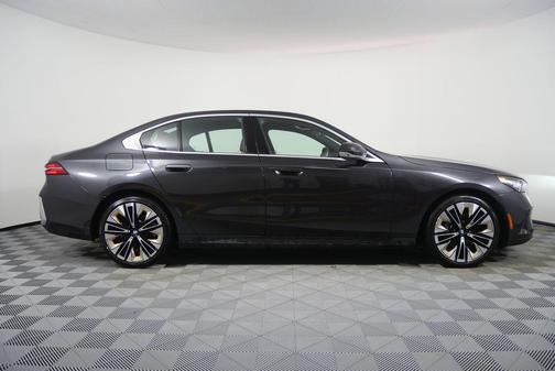 2025 BMW 530 530i