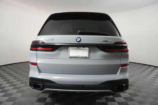 Brooklyn Grey Metallic 2026 BMW X7 xDrive40i