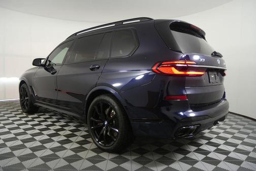 Carbon Black Metallic 2023 BMW X7 M60i