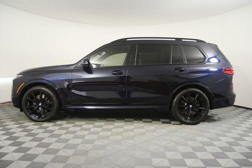 Carbon Black Metallic 2023 BMW X7 M60i