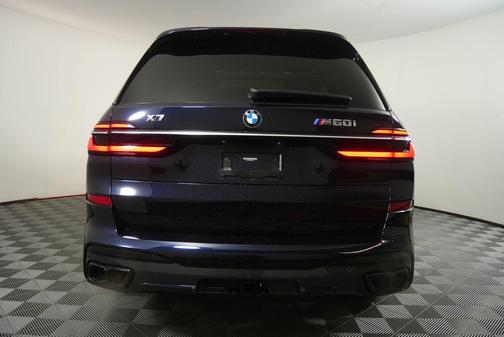 Carbon Black Metallic 2023 BMW X7 M60i