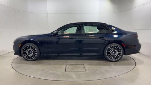 2026 BMW 750e i xDrive