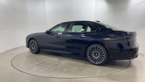 2026 BMW 750e i xDrive