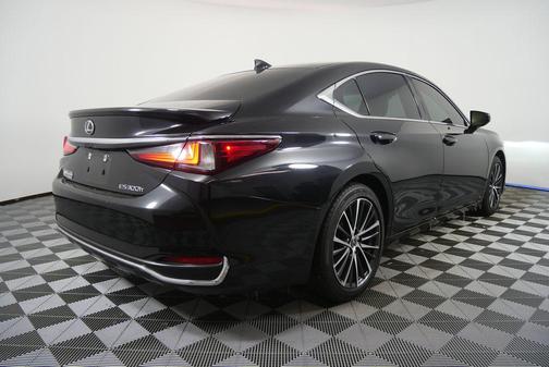 2024 Lexus ES 300h F SPORT Design