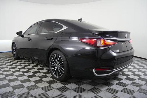2024 Lexus ES 300h F SPORT Design