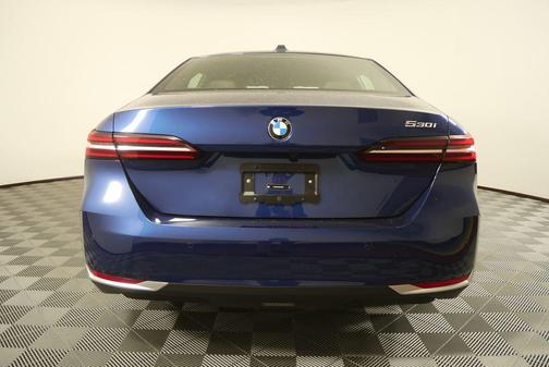Phytonic Blue Metallic 2026 BMW 530 530i