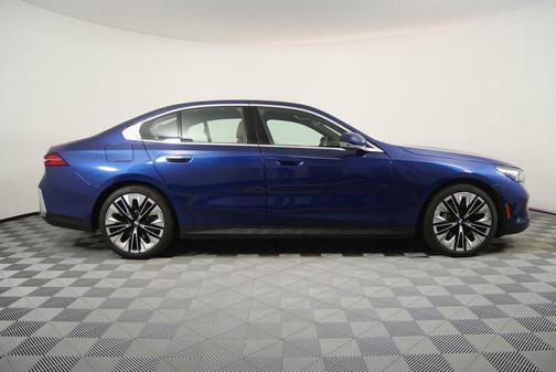 Phytonic Blue Metallic 2026 BMW 530 530i