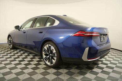 Phytonic Blue Metallic 2026 BMW 530 530i