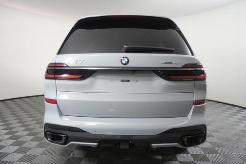 Brooklyn Grey Metallic 2027 BMW X7 xDrive40i