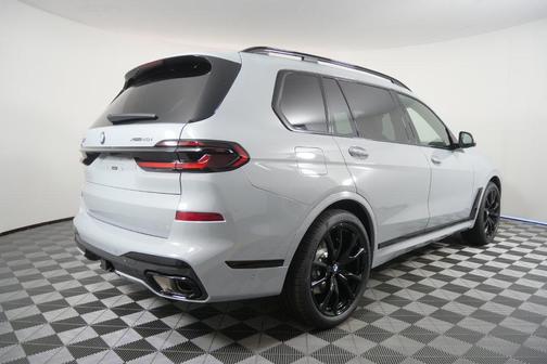 Brooklyn Grey Metallic 2027 BMW X7 xDrive40i