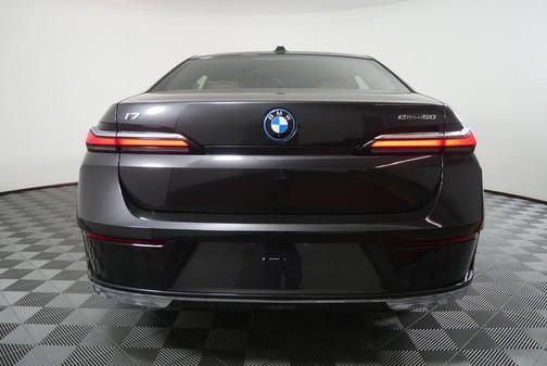 Dark Graphite Metallic 2026 BMW i7 eDrive50