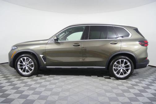 Manhattan Green Metallic 2026 BMW X5 xDrive40i