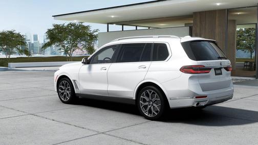 Mineral White Metallic 2027 BMW X7 xDrive40i