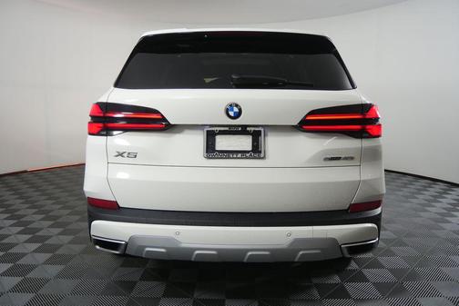 Alpine White 2024 BMW X5 sDrive40i