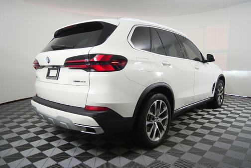Alpine White 2024 BMW X5 sDrive40i