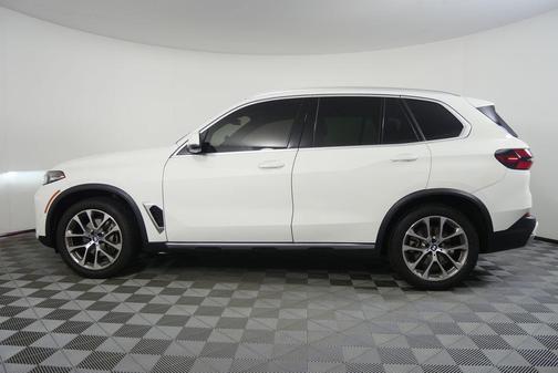 Alpine White 2024 BMW X5 sDrive40i