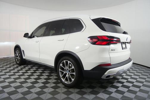 Alpine White 2024 BMW X5 sDrive40i