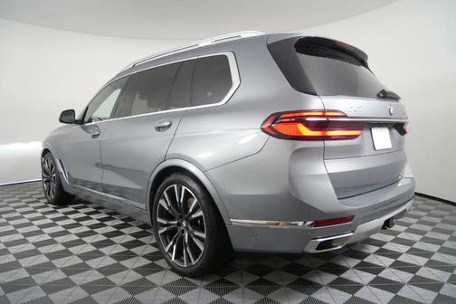 Skyscraper Grey Metallic 2024 BMW X7 xDrive40i