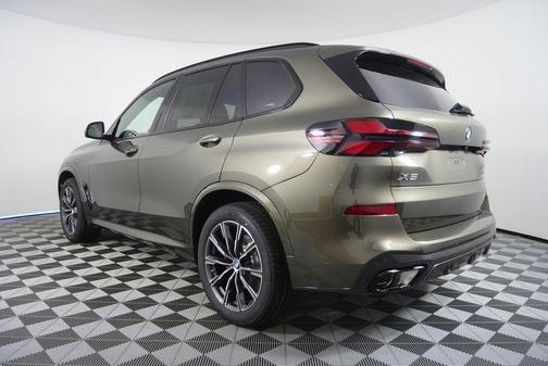 Manhattan Green Metallic 2026 BMW X5 xDrive40i