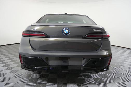 2026 BMW 750e i xDrive