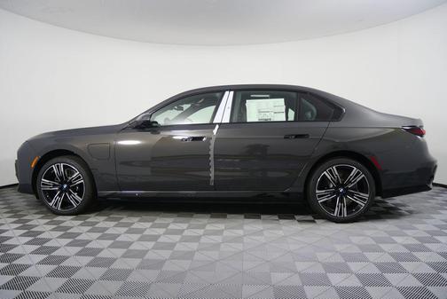 2026 BMW 750e i xDrive