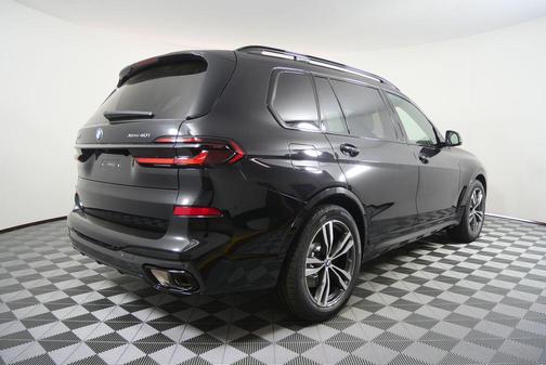 Black Sapphire Metallic 2027 BMW X7 xDrive40i