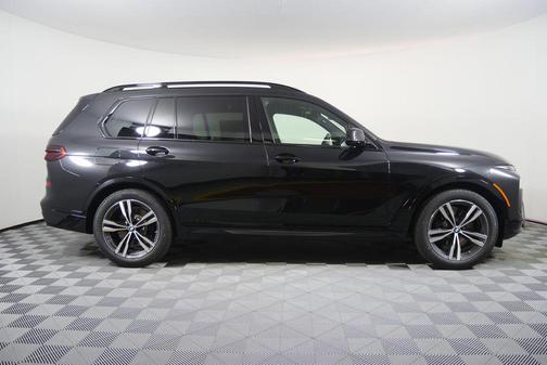 Black Sapphire Metallic 2027 BMW X7 xDrive40i