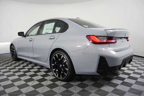 2026 BMW 330 i