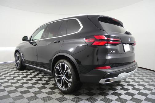 Black Sapphire Metallic 2026 BMW X5 xDrive40i