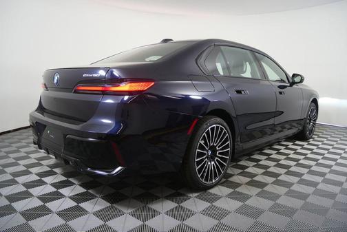 Carbon Black Metallic 2026 BMW i7 eDrive50
