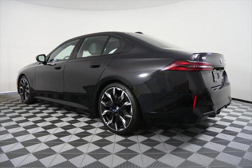 2025 BMW i5 xDrive40
