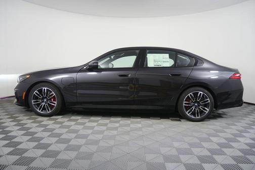 Dark Graphite Metallic 2026 BMW 550e xDrive