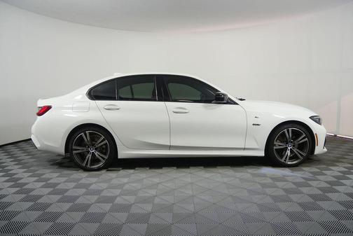 Alpine White 2022 BMW 330e 330e iPerformance