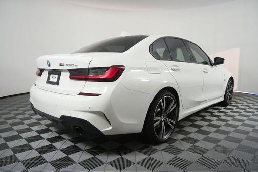 Alpine White 2022 BMW 330e 330e iPerformance