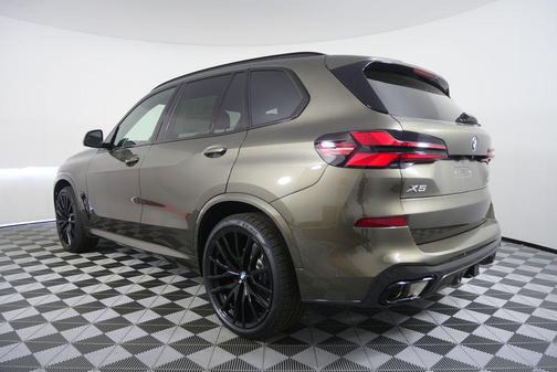 Manhattan Green Metallic 2026 BMW X5 xDrive40i