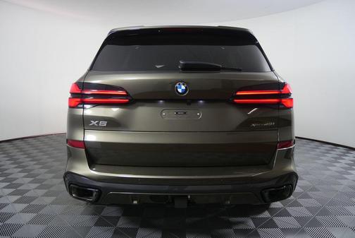 Manhattan Green Metallic 2026 BMW X5 xDrive40i