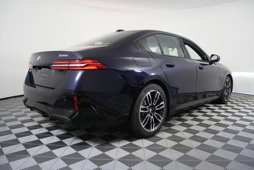 Carbon Black Metallic 2026 BMW 530 xDrive
