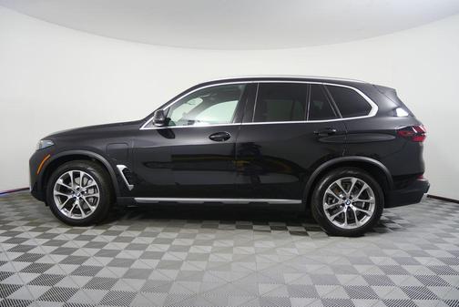 Black Sapphire Metallic 2026 BMW X5 PHEV xDrive50e