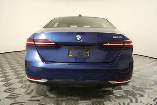 Phytonic Blue Metallic 2024 BMW 530 i
