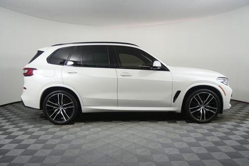 Mineral White Metallic 2022 BMW X5 xDrive40i