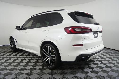 Mineral White Metallic 2022 BMW X5 xDrive40i