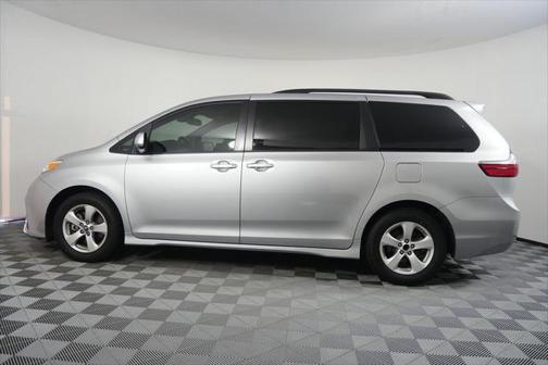 2020 Toyota Sienna LE