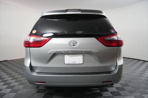 2020 Toyota Sienna LE